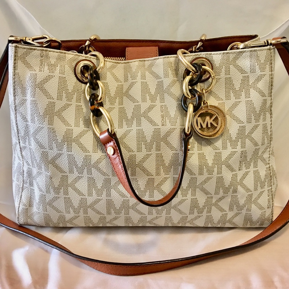⛔️SOLD⛔️ Authentic Michael Kors Cynthia Handbag